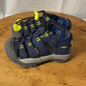 KEEN Kids Blue and Neon Sandals little kids size 8
